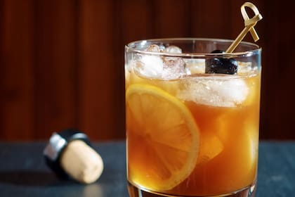 Con frutas de estación como el ananá o las frambuesas, salen originales cocteles a base del amargo italiano