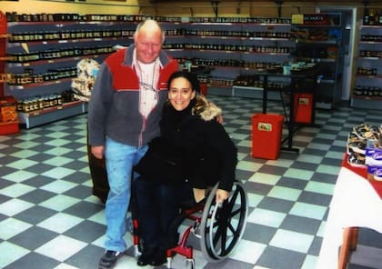 Con Gabriela Michetti, quien le llevó un lápiz que había sido usado por Mauricio Macri.