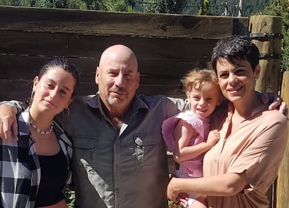 Con Gabriela y sus hijas.