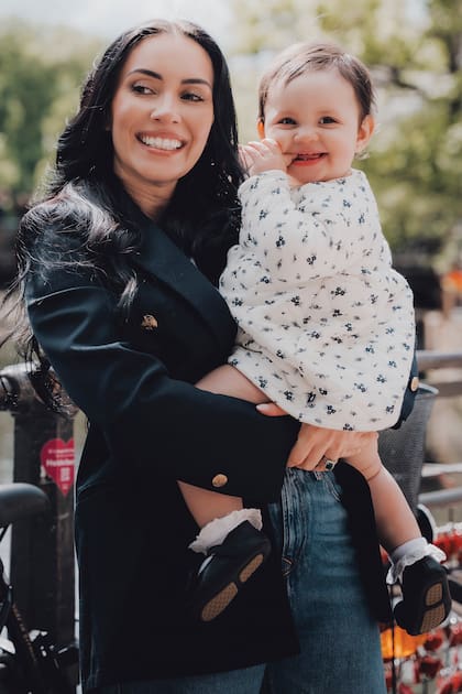 Con Gemma (1), su primera hija. “Antes de que naciera, imaginaba que sería como Mérida, la pelirroja de la película de Disney”, confiesa