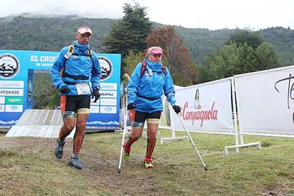 Con Germán Efler, su amigo y entrenador, en la largada del Cruce de los Andes.