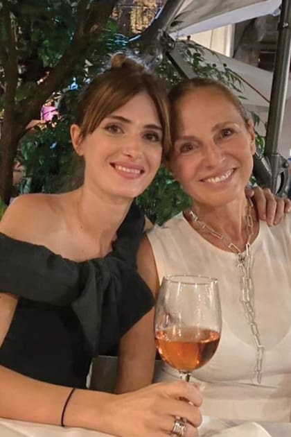 Con Ginette Reynal, su madre. “La admiro muchísimo. Es una mujer de una gran fortaleza”, dice Mía.