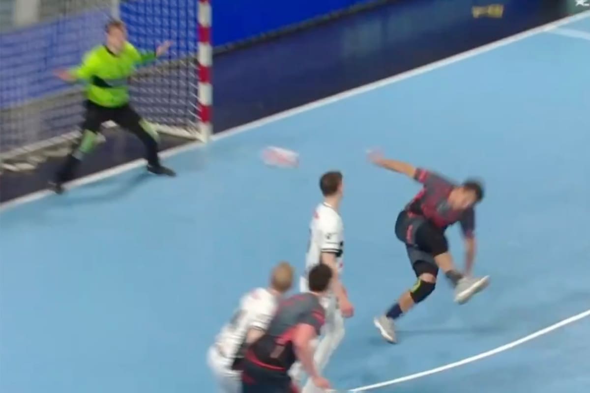 Con giro y de espalda, Diego Simonet marcó un gol increíble en la victoria de Montpellier sobre Elverum Håndball, de Noruega, por la Liga de Europa.