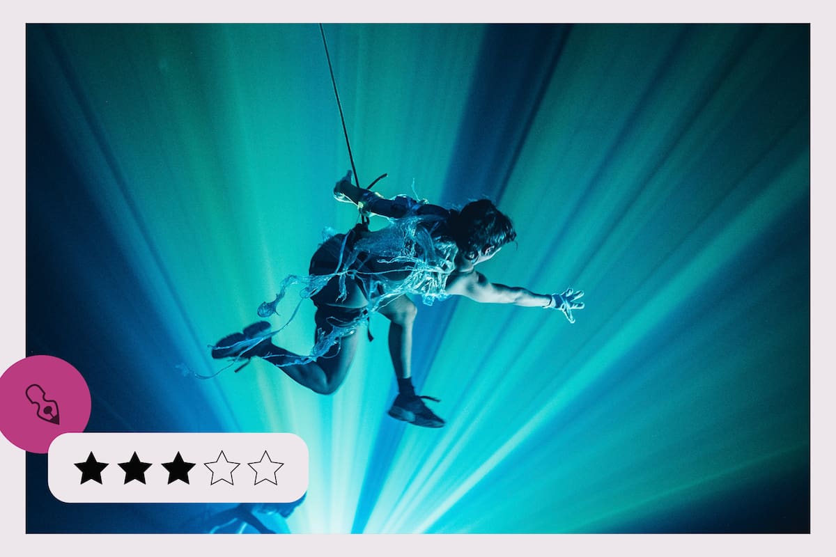 Con gran entrenamiento físico, los artistas de Sons, el nuevo espectáculo de La Fura dels Baus, se ponen el espectáculo al hombro