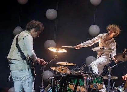 Con Gustavo, sobre el escenario, en la última gira que hizo Cerati, presentación de Fuerza natural