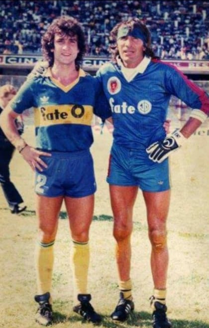 Con Hugo Gatti, en Boca, su segunda escala en Buenos Aires después de Huracán; llegó pedido por Mario Zanabria y ganó una Liguilla.