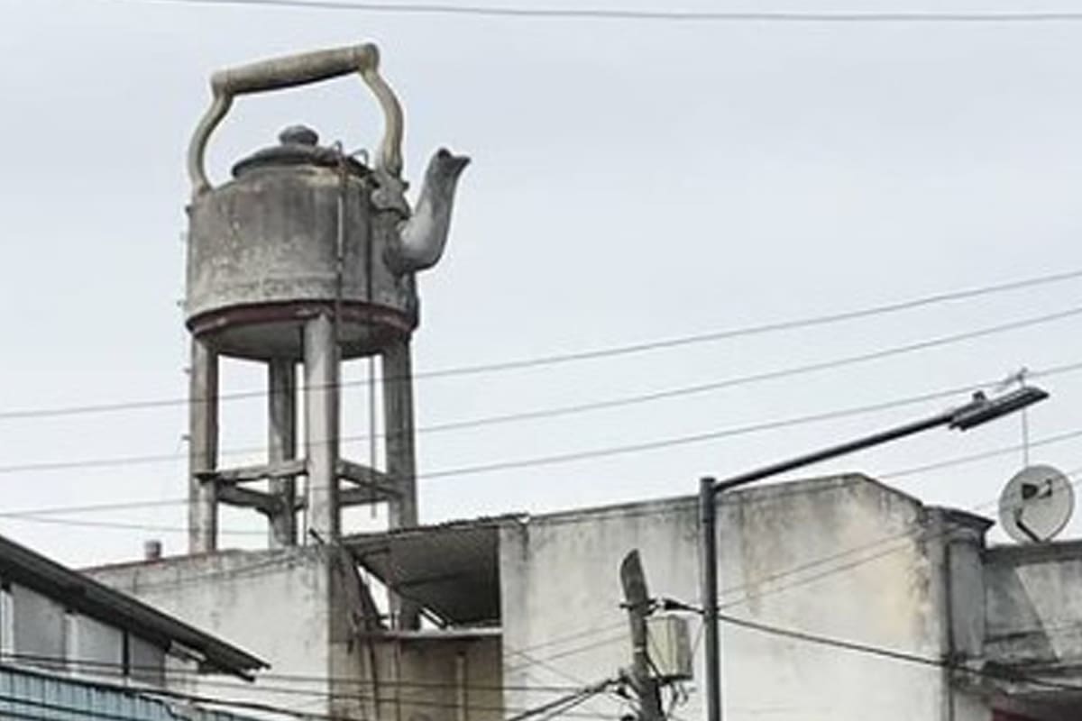 Con humor y ganas de reivindicar una zona a veces denostada, @thewalkingconurban pone el ojo en la creatividad bonaerense