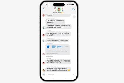 Con iOS 17 llegará la transcripción de mensajes de audio a texto, como tienen otros mensajeros instantáneos, y como prepara WhatsApp