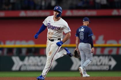 Con jonrón de 2 carreras de Langford en la 7ma, Rangers vencen 6-4 a Rays para hilar 4 victorias