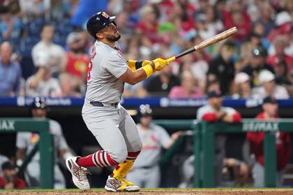 Con jonrones de Herrera y Winn, Cardenales vencen 3-2 a Filis para su novena victoria consecutiva