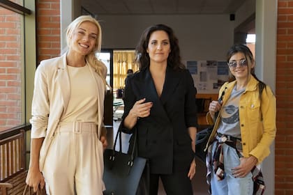 Con Julieta Díaz y Natalie Pérez, compañeras de elenco
