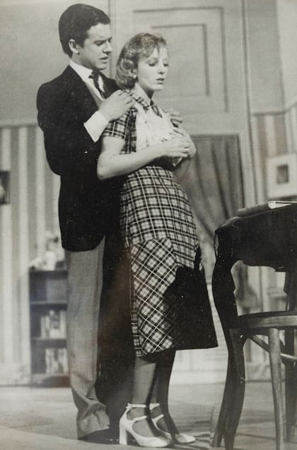Con la actriz Gilda Imparato, en Adiós juventud, la primera obra teatral que
protagonizó Laport y que fue dirigida por
su maestro, Luis Tasca