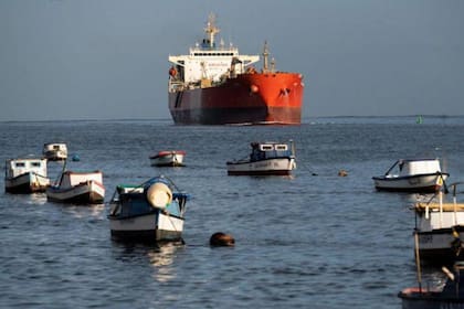 Con la amenaza de Trump de imponer aranceles a los países que le vendan petróleo a Cuba, podría agravarse la crisis energética que vive la isla.