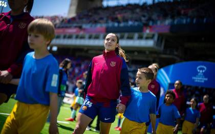 Con la camiseta 14, en Barcelona, o la 6, en la selección de España, Aitana siempre brilla en la cancha y, afuera, se involucra en muchas causas sociales