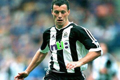 Con la camiseta de Newcastle, donde lo dirigió Bobby Robson y fue compañero de Alan Shearer