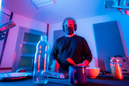 “Con la campaña Ruido buscamos visibilizar el problema de la inseguridad alimentaria en las infancias sobre todo entre el público joven a través de un tema de música urbana creado con sonidos de ruidos de panza, platos y cubiertos”, explica María Cozzi, directora ejecutiva del Banco de Alimentos de Córdoba