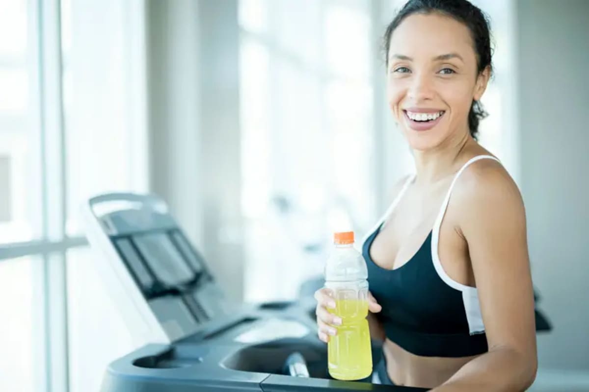 Con la cantidad de opciones para hidratarse que existen en la actualidad, es fácil confundirse con qué es lo que realmente necesitamos