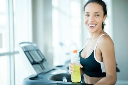 Con la cantidad de opciones para hidratarse que existen en la actualidad, es fácil confundirse con qué es lo que realmente necesitamos