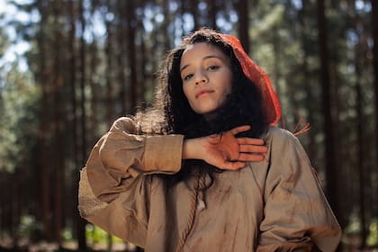 Con la colaboración de la modelo Celine Rodriguez, Carla escalera mostró su valor, en guaraní PYAGUASU.