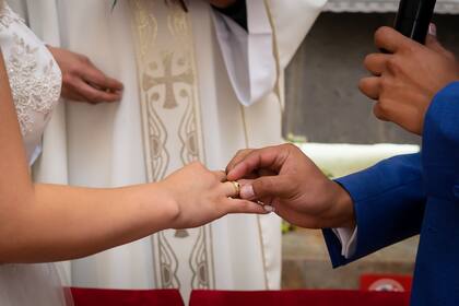 Con la dispensa sacerdotal, Agustina y Guillermo recibieron el aval de la Iglesia Católica para poder casarse