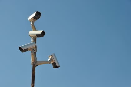 Con la excesiva cantidad de cámaras distribuidas en la ciudad se pone en crisis los conceptos de privacidad e intimidad.