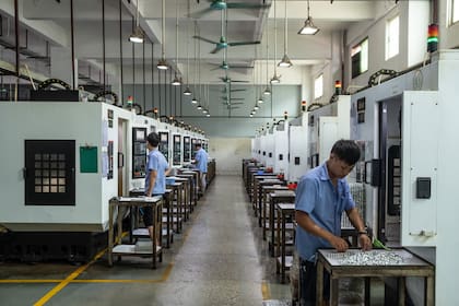 Con la exigencia de salarios más elevados y una vida mejor, China dejó de ser la fábrica barata del mundo, un desafío para las compañías de manufactura del gigante asiático
