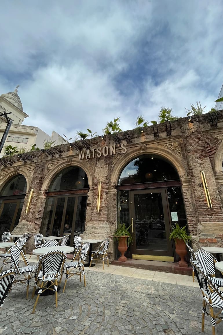 Con la fachada recuperada y el espíritu de elegancia y prestigio del antiguo hotel, Watson's volvió a ser parte viva del barrio.