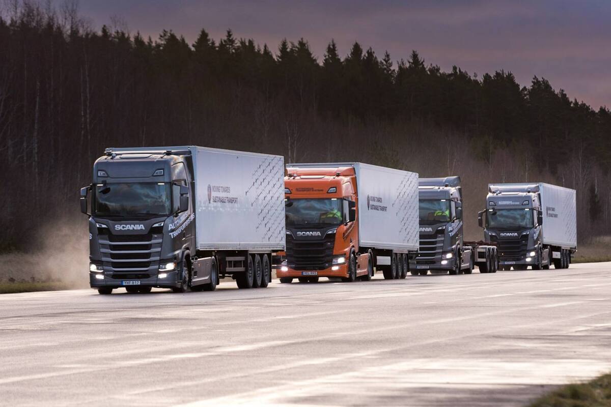 Con la implementación de redes 5G, el transporte del futuro podrá implementar diversas soluciones de movilidad inteligente, como los pelotones de alta densidad, que permiten aprovechar el desplazamiento entrelazado de los camiones en las autopistas