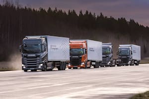 Con la implementación de redes 5G, el transporte del futuro podrá implementar diversas soluciones de movilidad inteligente, como los pelotones de alta densidad, que permiten aprovechar el desplazamiento entrelazado de los camiones en las autopistas