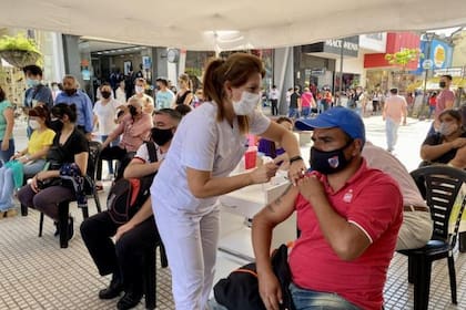 Con la implementación del pase sanitario, Tucumán duplicó el promedio de vacunación diario
