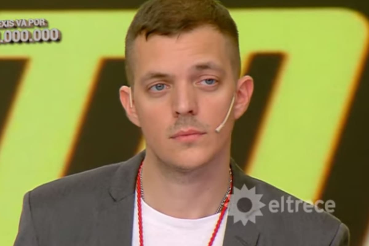 Con la llave colgada, Alexis competía por los $11.000.000 en Los 8 escalones, pero una pregunta sobre un referente de la literatura argentina lo dejó a mitad de camino (Foto: Captura eltrece)
