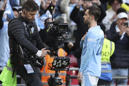 Con la mano en el corazón: Bernardo Silva falló un penal decisivo contra Real Madrid, pero le dio la victoria a Manchester City en la FA Cup contra Chelsea
