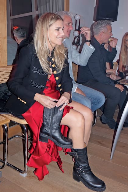 Con la música del DJ Seba Maidana, nadie quiso abandonar la pista. Mucho menos Flavia, que cambió sus stilettos por unos borcegos para seguir dándolo todo hasta el último tema