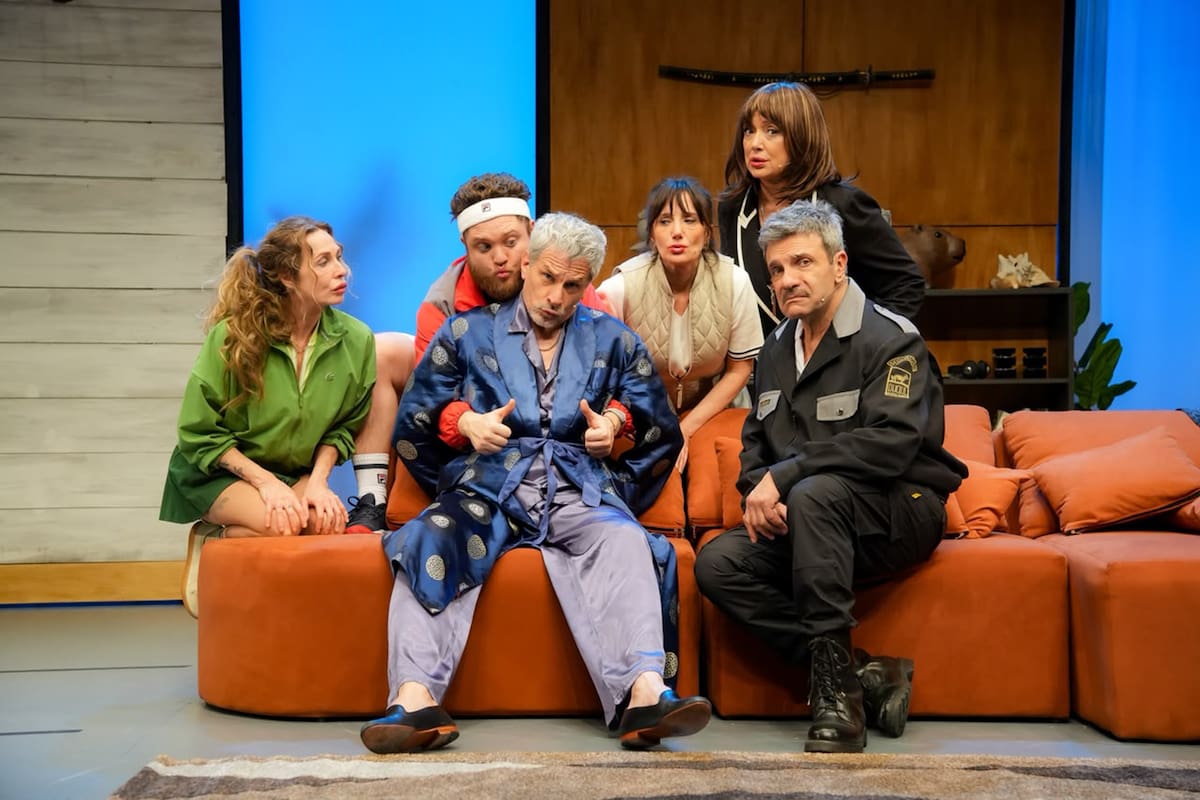 Con la Nuestra, una obra escrita por Jorgelina Aruzzi y Peto Menahem