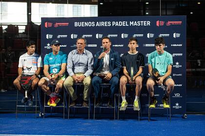 Con la presencia de Lisandro Borges (Presidente de la Asociación
Argentina de Pádel), Carlos Solanet (Director Comercial de La Rural),
Sebastián Nerone, Federico Chingotto, Juan De Pascual y Ramiro
Valenzuela, inició la quinta edición del Buenos Aires Padel Master