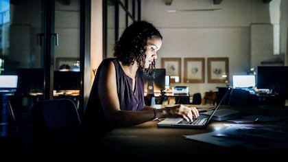 Con la tradicional jornada laboral de 9 a 5, muchas personas deben trabajar fuera de sus horas preferidas de máxima productividad.