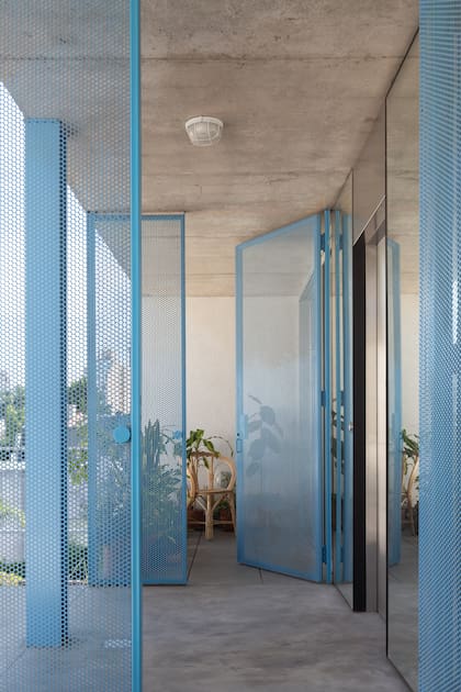Con la ventilación cruzada, se obtienen mejores visuales, una mejor circulación de aire, menor uso de aire acondicionado y, en general, mejores condiciones de habitabilidad, lo cual también es más ecológico