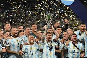 Con la victoria por 3-0 ante Italia, la selección pasó de la categoría de aspirante para ubicarlo en la de candidato en Qatar 2022. (Photo by Glyn KIRK / AFP)