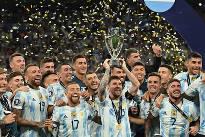 Con la victoria por 3-0 ante Italia, la selección pasó de la categoría de aspirante para ubicarlo en la de candidato en Qatar 2022. (Photo by Glyn KIRK / AFP)