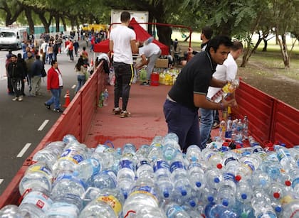 Con las donaciones completaron la capacidad de cuatro camiones