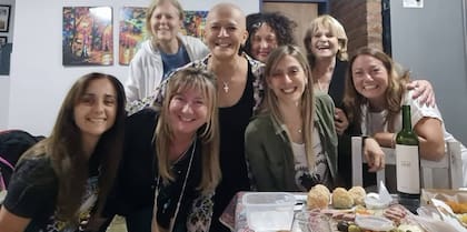 Con las Guadalupanas, un grupo de 11 amigas de diferentes edades y realidades con quienes comparte la misma fe.