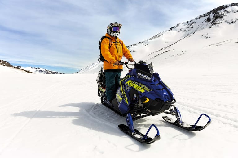 Con las motos de nieve, en pocos minutos se alcanzan las cumbres más altas