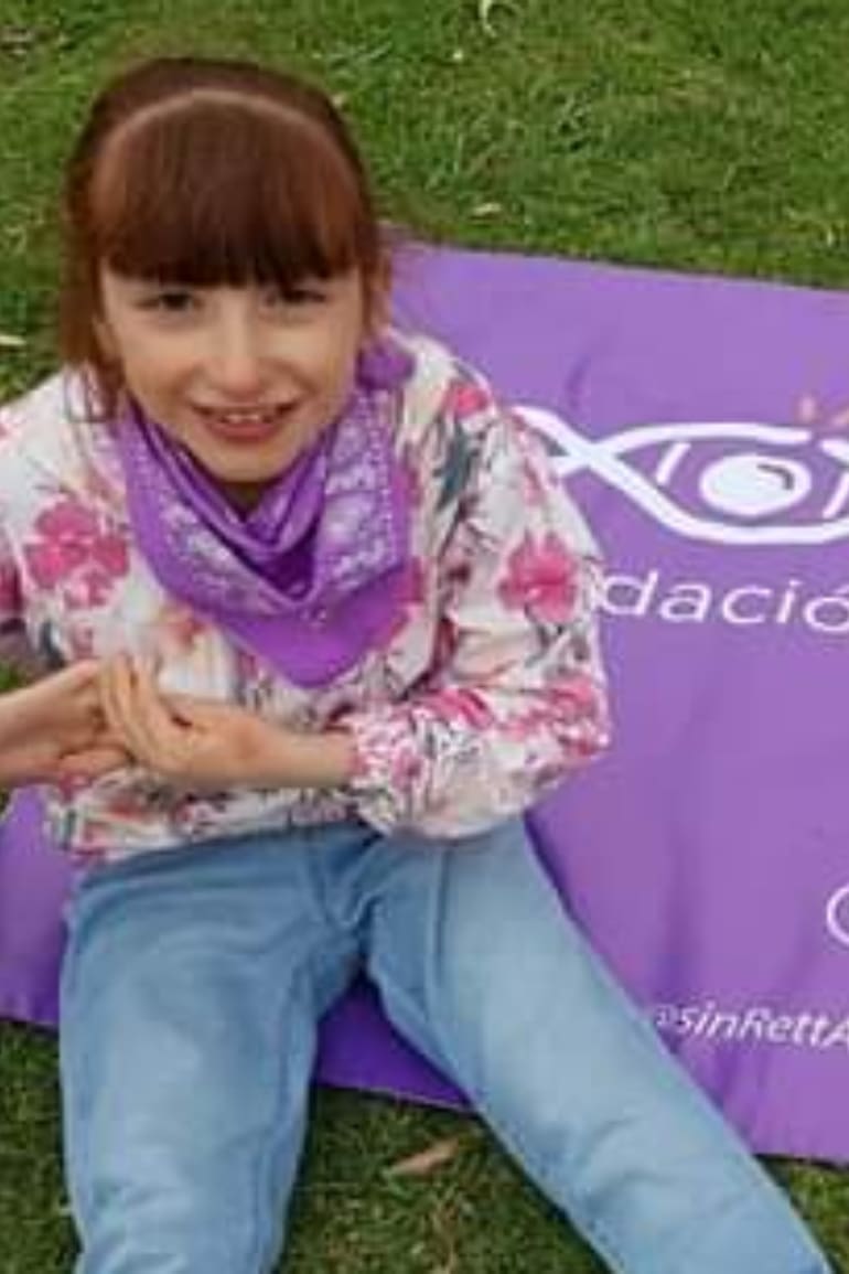 Con las terapias que le habían indicado los médicos, Juana no mejoraba. Por eso, sus padres siguieron consultando a otros especialistas.