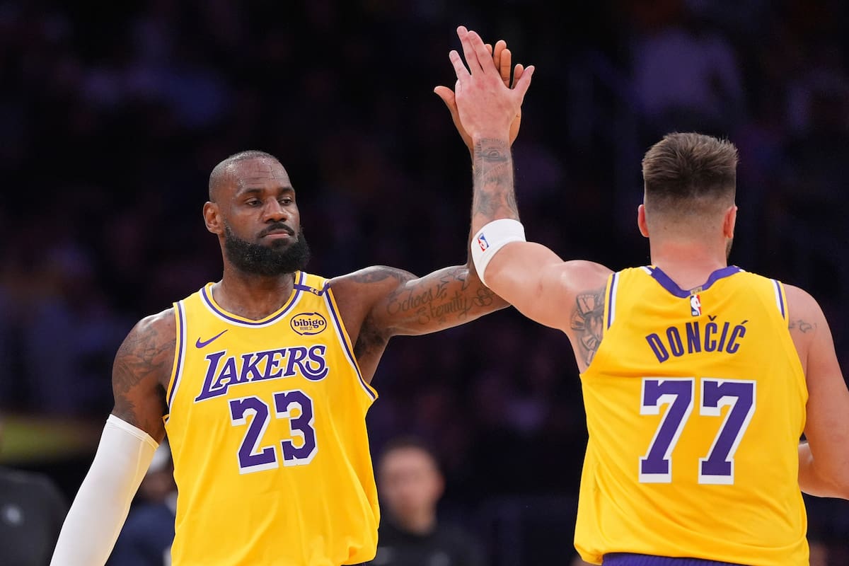 Con LeBron James y Luka Doncic, Los Angeles Lakers son favoritos al título de la NBA