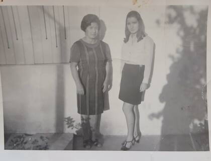 “Con lo que ganaba podía ayudar en mi casa. La guerra deja muchas enseñanzas que quedan en la piel. Una en mi familia fue el ahorro y cuidar lo que uno tiene y logró con sacrificio. Mi padre con el almacén ahorró y nos compramos una casa en General Alvear. Era humilde, pero era nuestra".