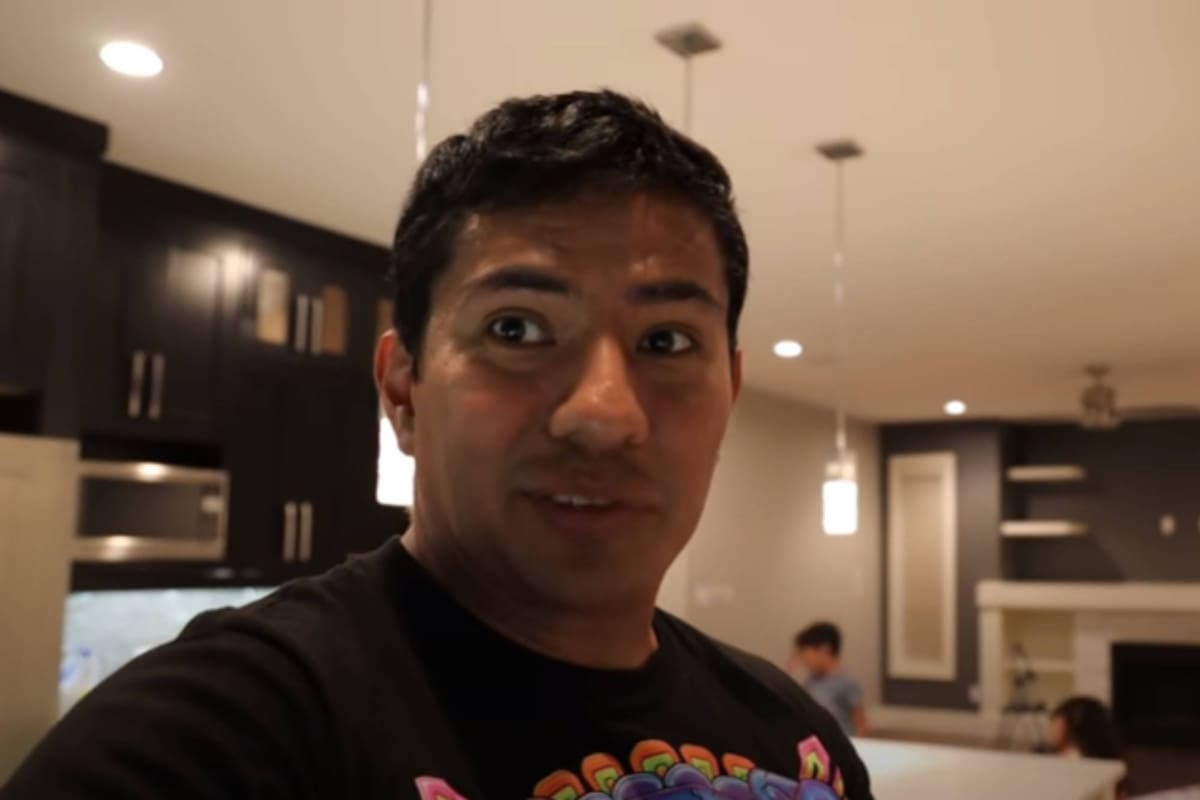 Con los ahorros de su trabajo como albañil, se compró una súper casa