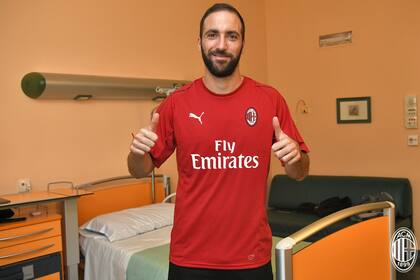 Con los colores del Milan, Gonzalo Higuaín ya vive una nueva etapa de su carrera en Italia