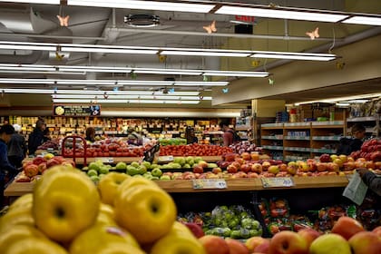 Con los cupones SNAP los beneficiarios pueden comprar una larga lista de productos alimenticios en supermercados