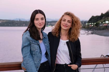 Distancia de rescate es la película de la directora peruana Claudia Llosa que tiene a Dolores Fonzi y a la española María Valverde como protagonistas