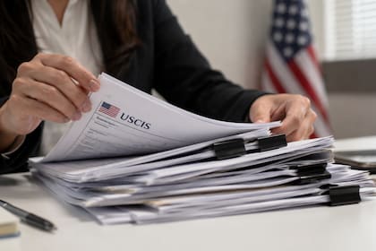 Con los nuevos lineamientos, el Uscis ya no aprueba el ajuste de estatus de forma automática